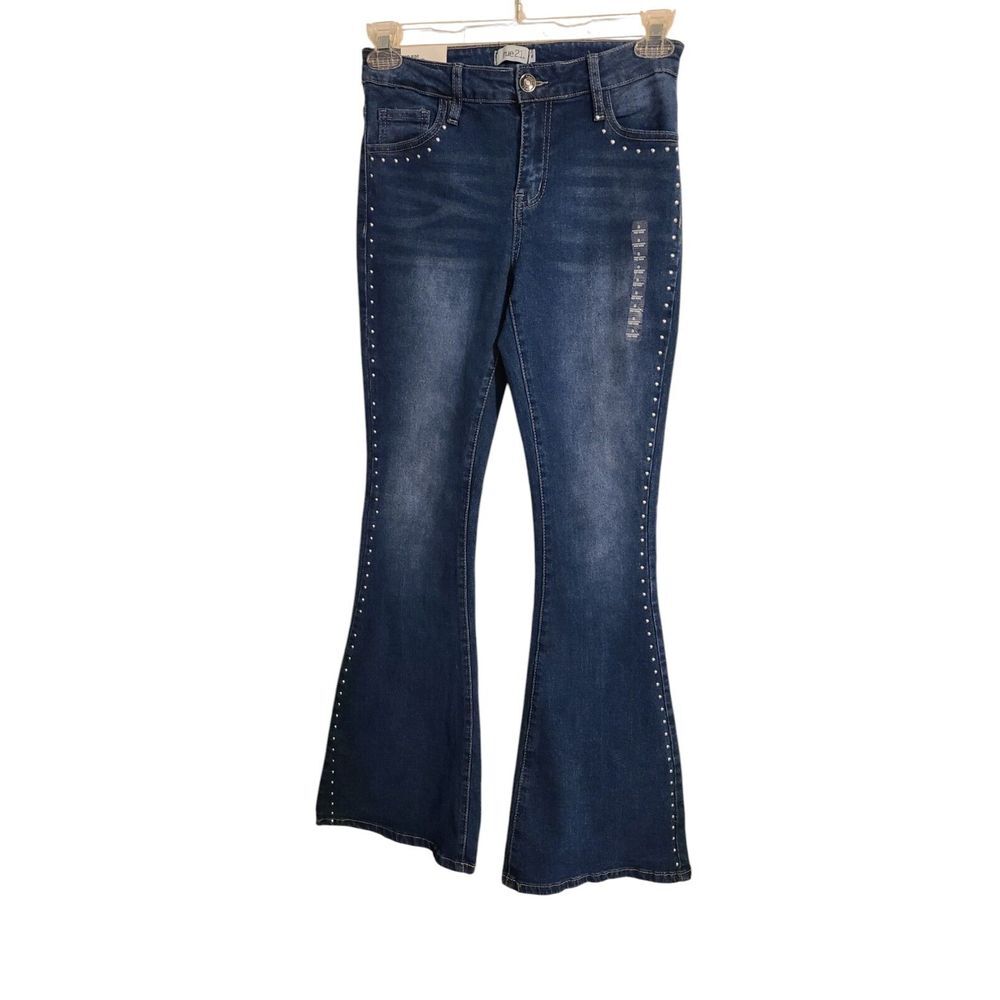 Rue 21 jeans size 8 Fit & Flare Studs down sides‎